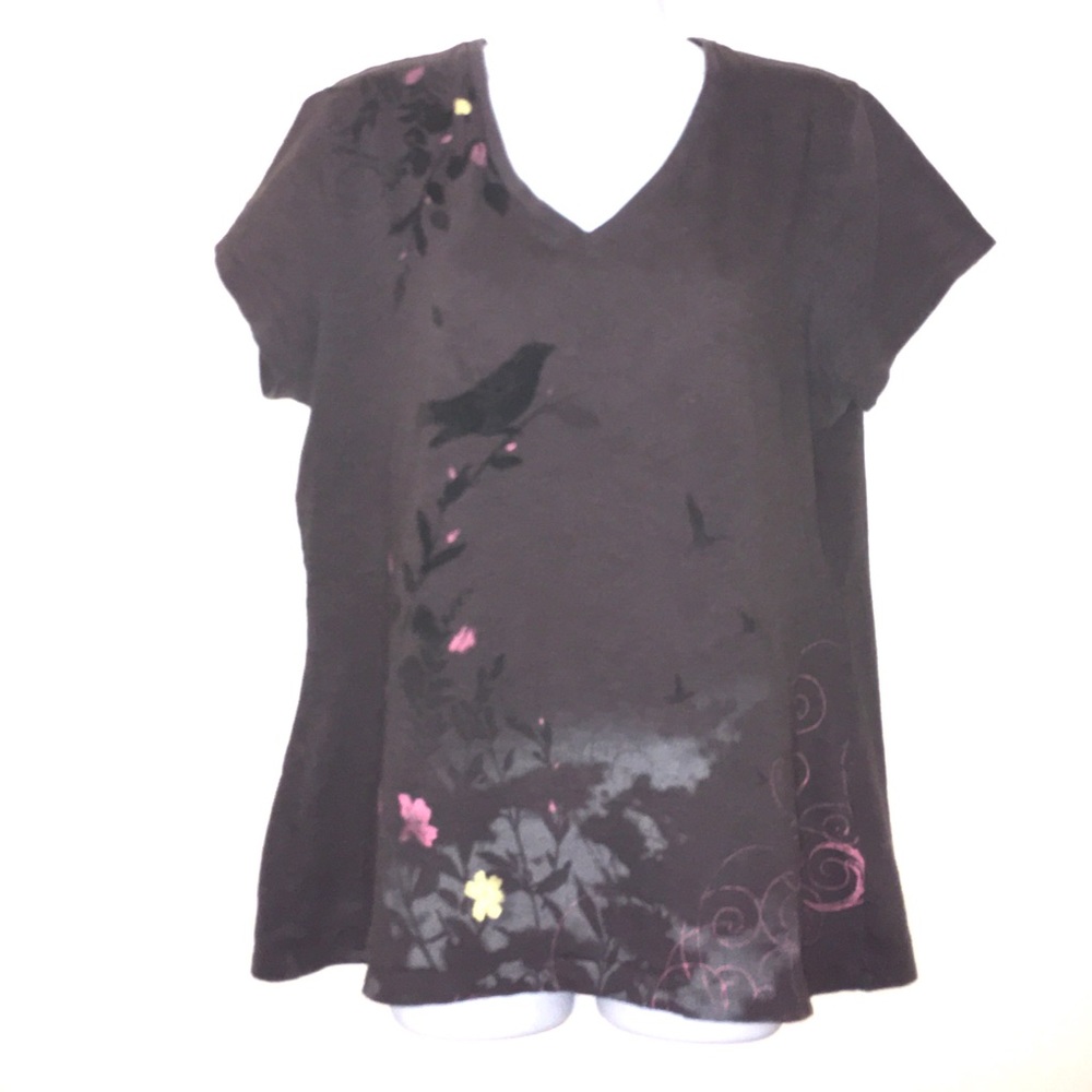 Cute Sonoma tee with bird and flowers
